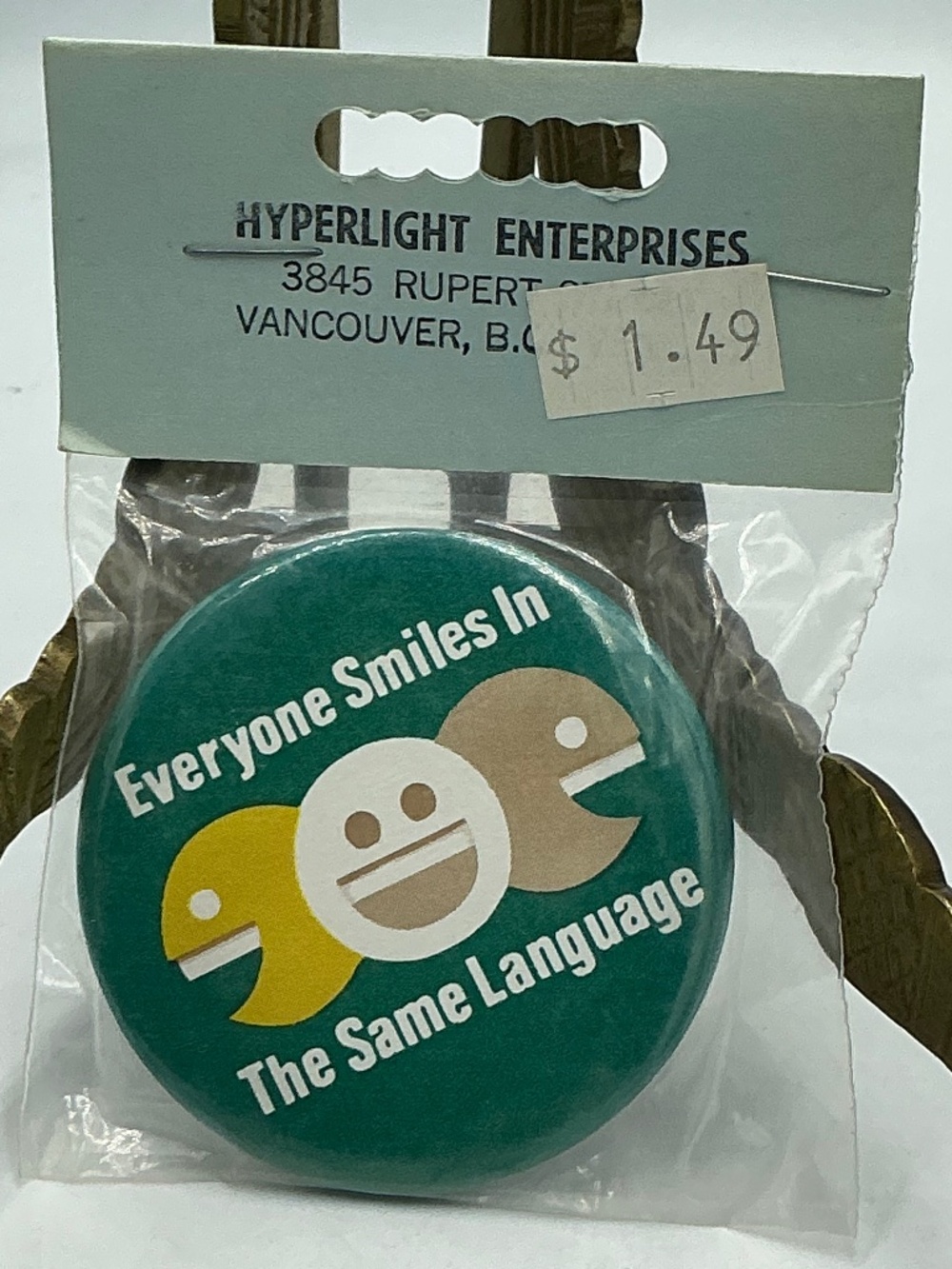 Vintage Magnet Button Everyone Smiles In The Same Language Hyperlight